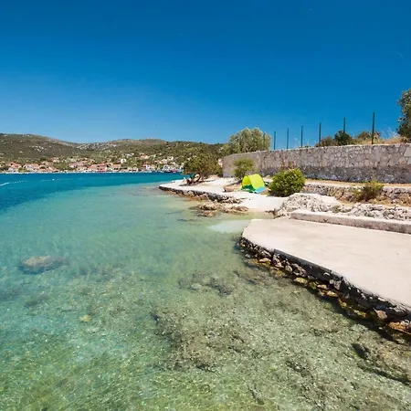 A 2 - Modern With Garden 80m From شقة Vinišće