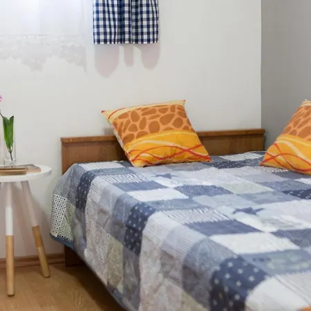 A 2 - Modern With Garden 80m From Vinišće