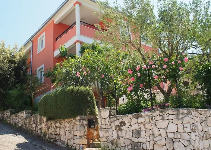A 2 - Modern With Garden 80m From