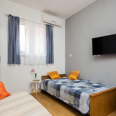 A2 - Modern With Garden 80m From * Vinisce
