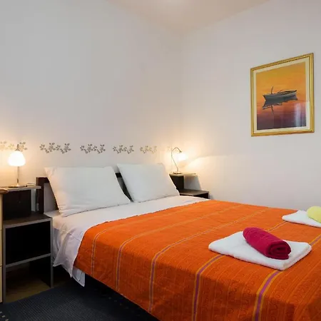 A2 - Modern With Garden 80m From Apartment Vinisce