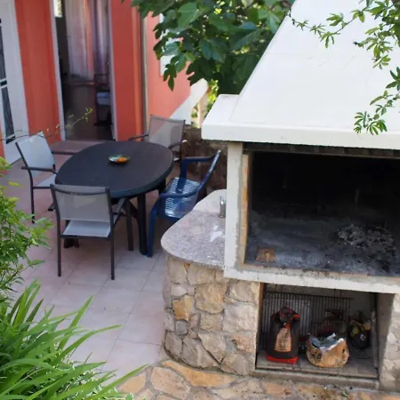 A2 - Modern With Garden 80m From *