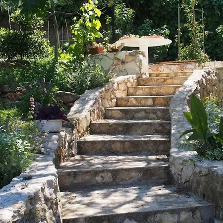 A2 - Modern With Garden 80m From Apartment Vinisce