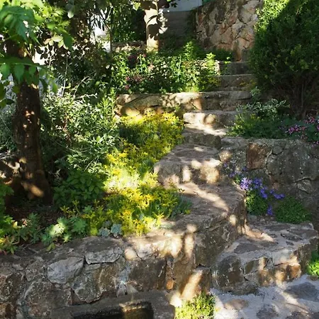 A2 - Modern With Garden 80m From