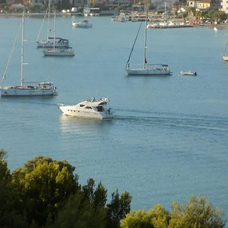 A 2 - Modern With Garden 80m From